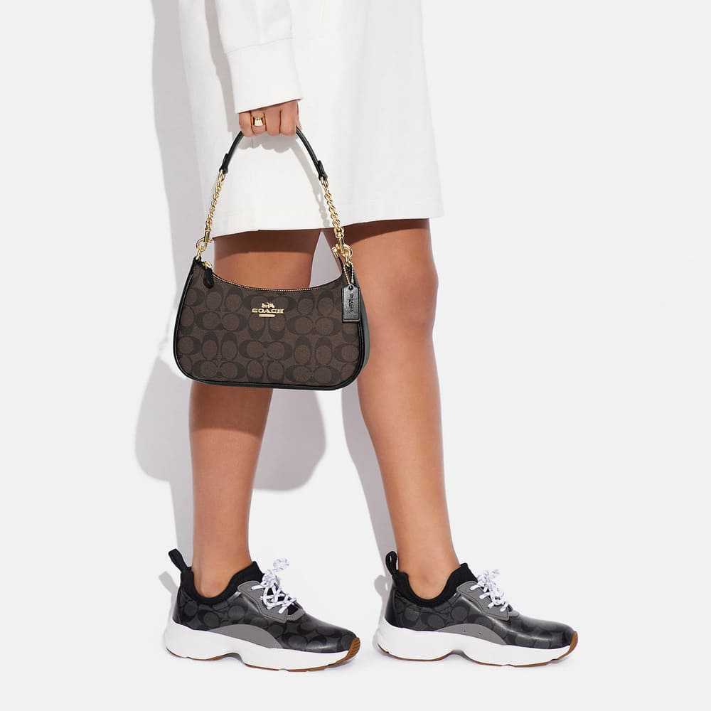 Coach Terri Shoulder Bag – Brown (Brązowa)
